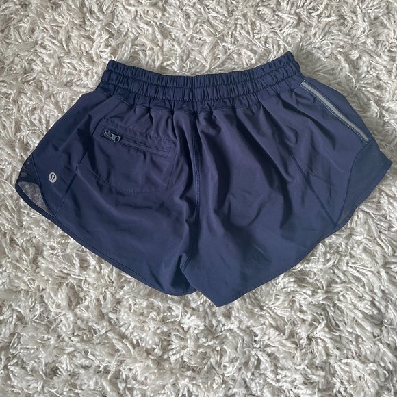 LIKE NEW Size 4 Lululemon 2.5” Navy Blue Hotty Hot short *DISCONTINUED STYLE* - Picture 2 of 6